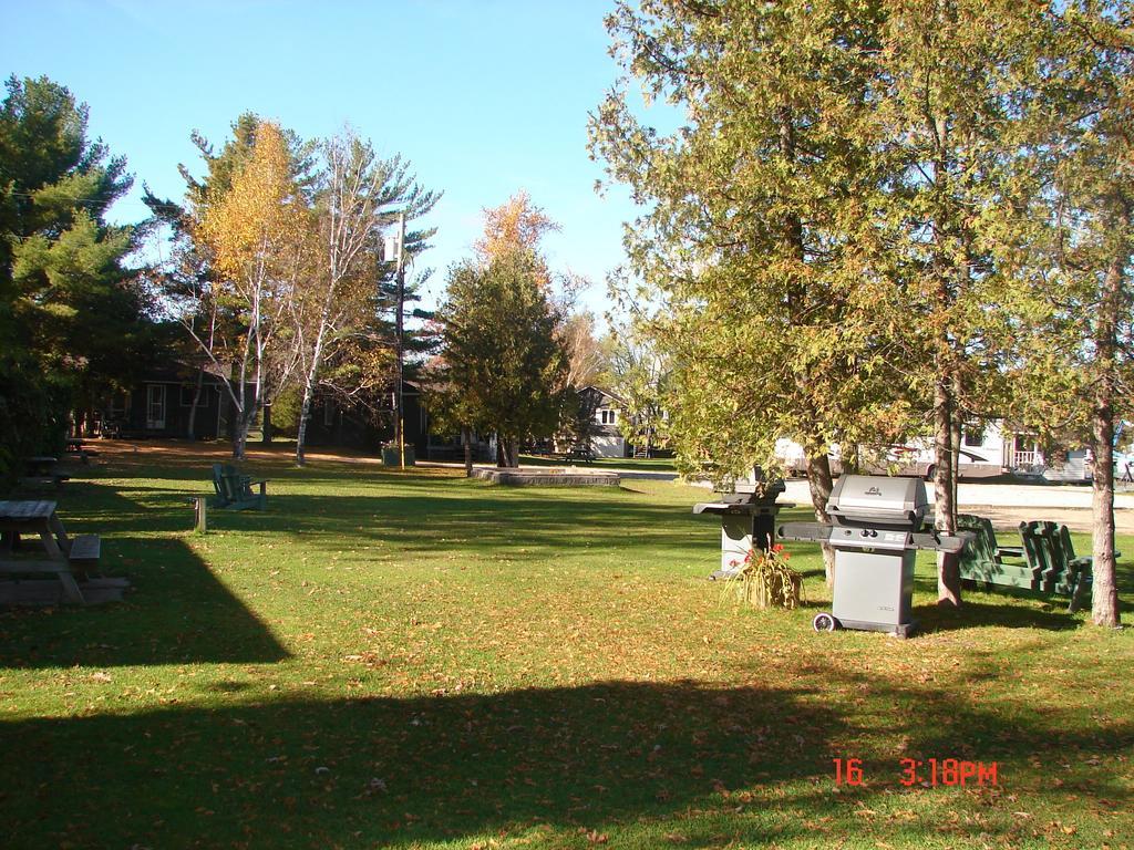Port Severn Sunnylea Resort מראה חיצוני תמונה